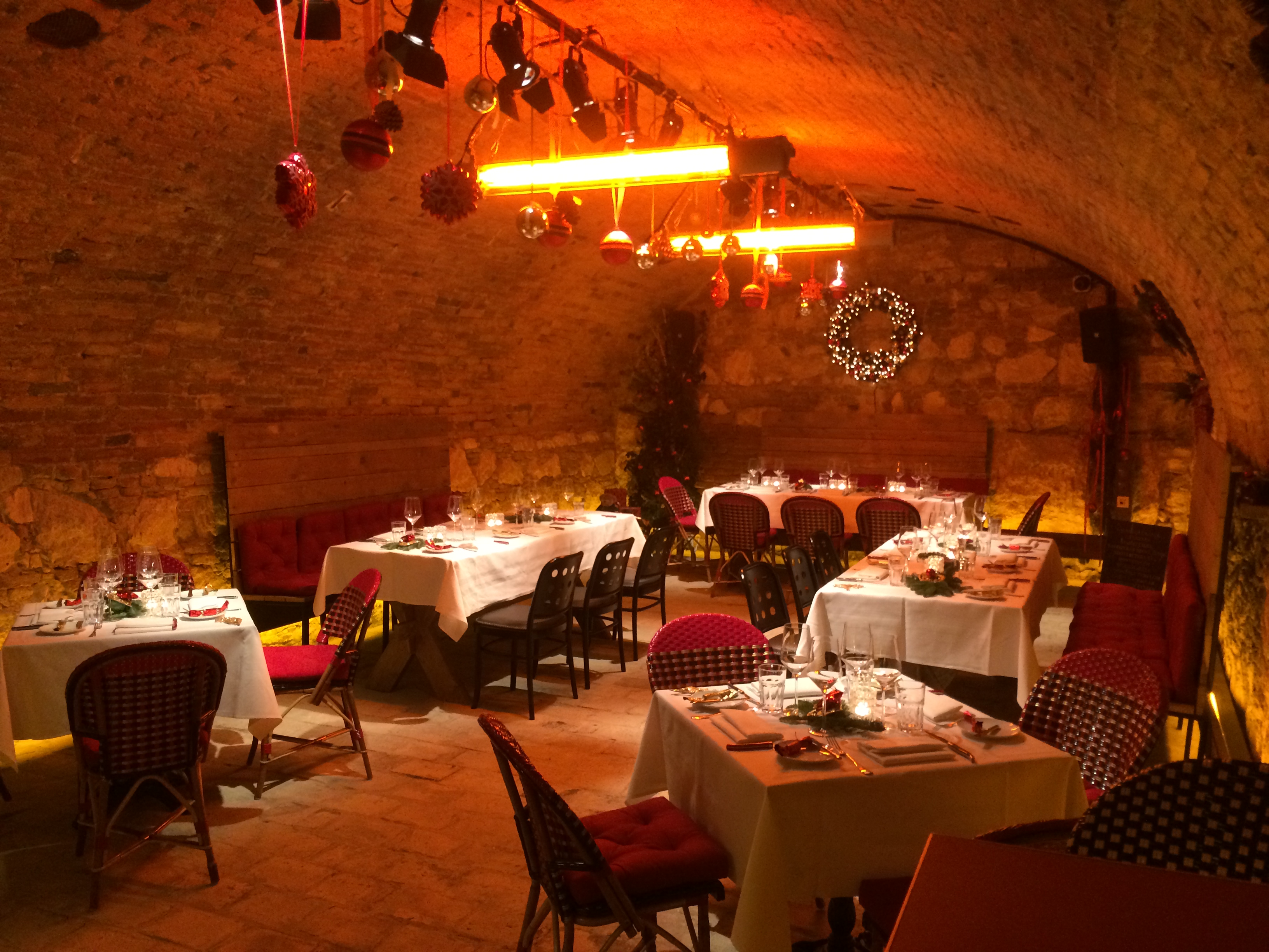 Restaurant with wine cellar in Budapest Restaurant with wine cellar in Budapest